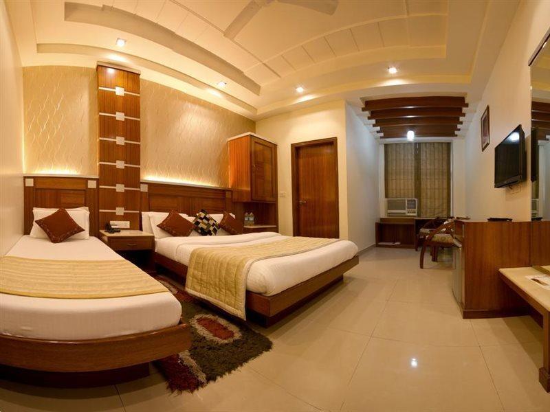 Hotel Aster Inn New Delhi Exterior photo