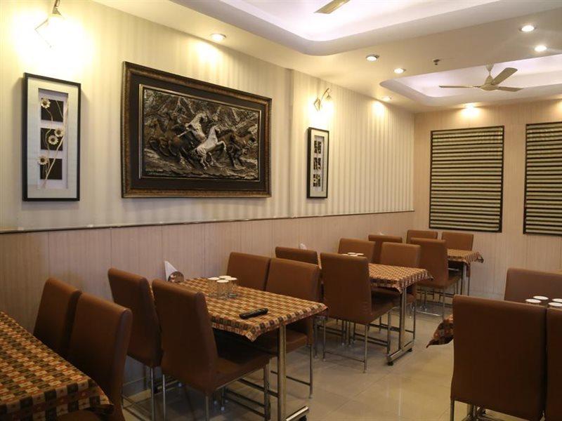 Hotel Aster Inn New Delhi Exterior photo