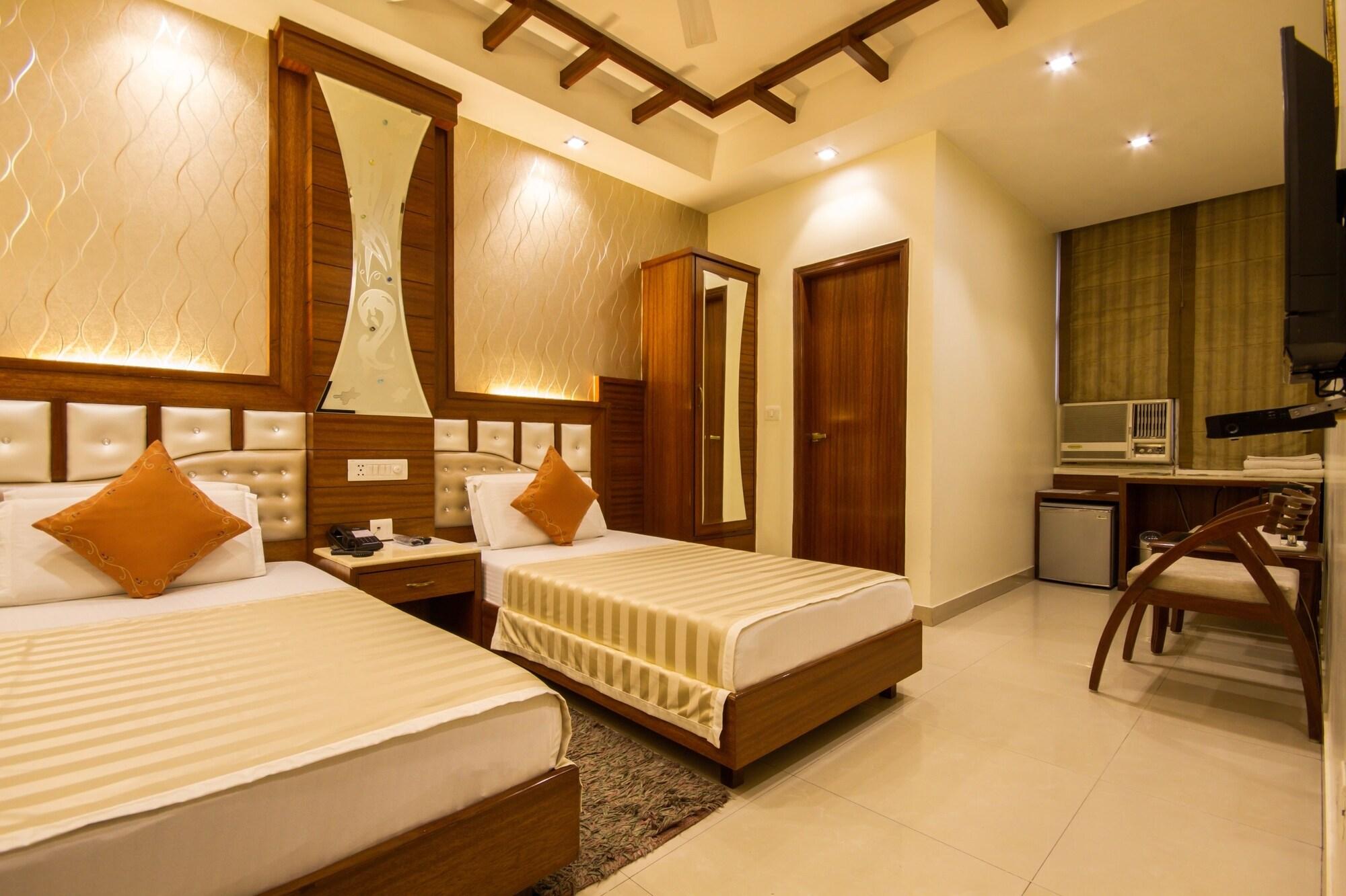Hotel Aster Inn New Delhi Exterior photo