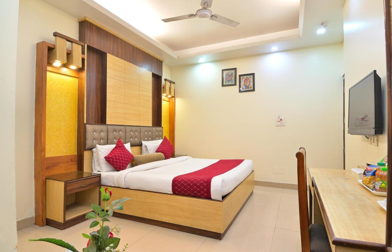 Hotel Aster Inn New Delhi Exterior photo