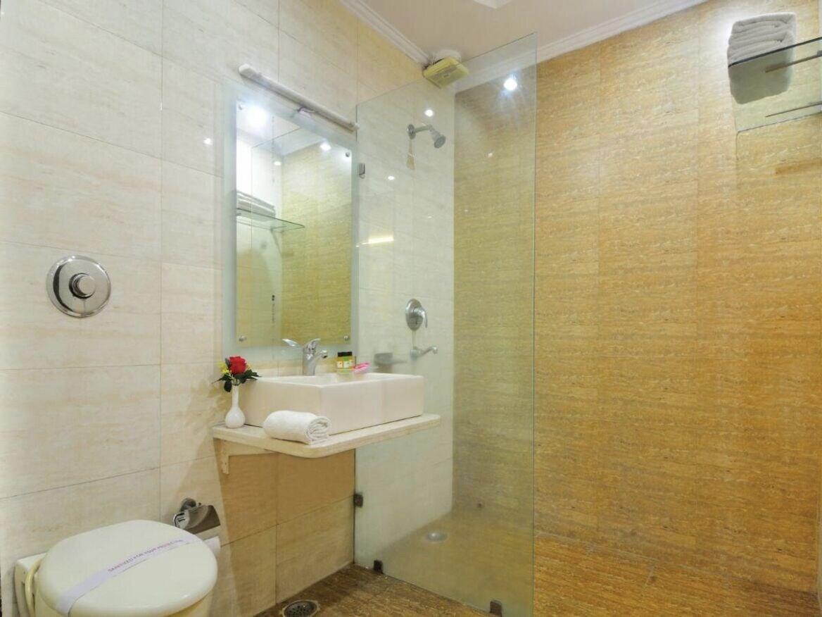 Hotel Aster Inn New Delhi Exterior photo