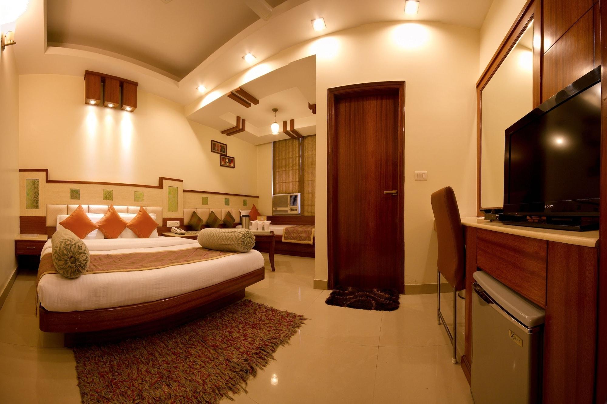 Hotel Aster Inn New Delhi Exterior photo