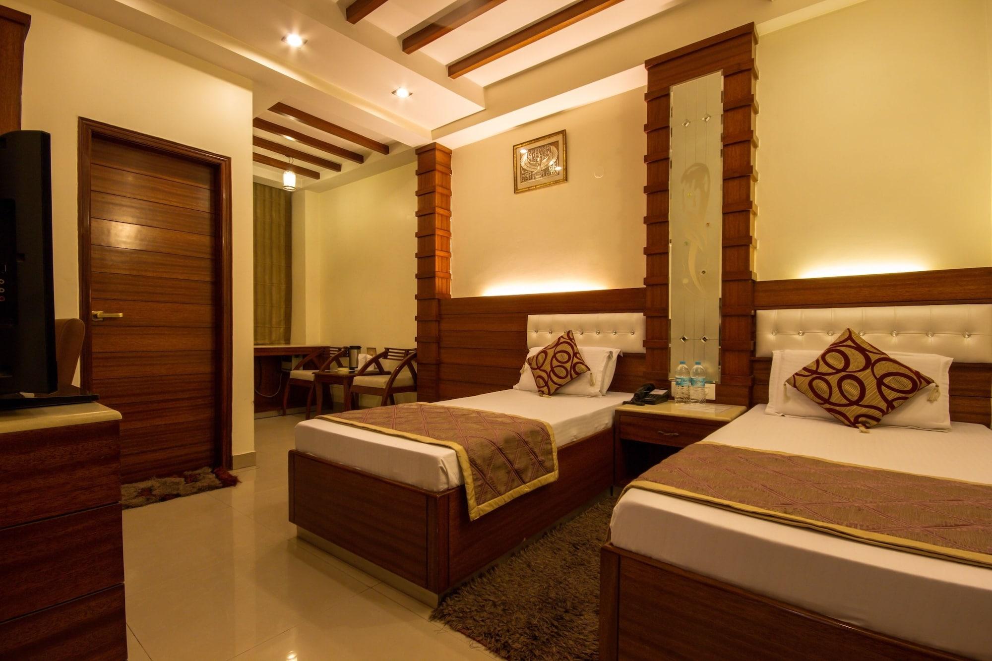 Hotel Aster Inn New Delhi Exterior photo