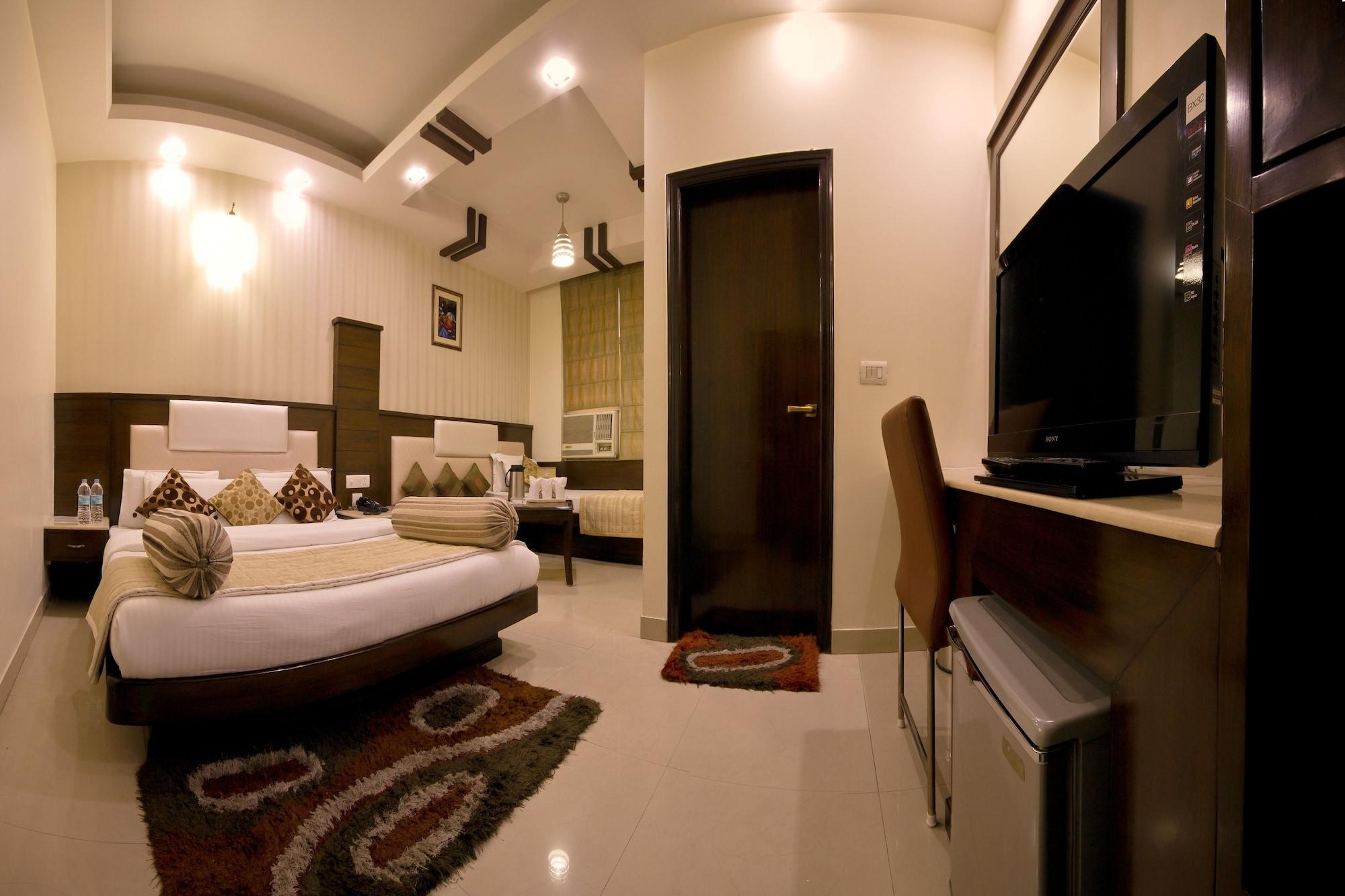 Hotel Aster Inn New Delhi Exterior photo