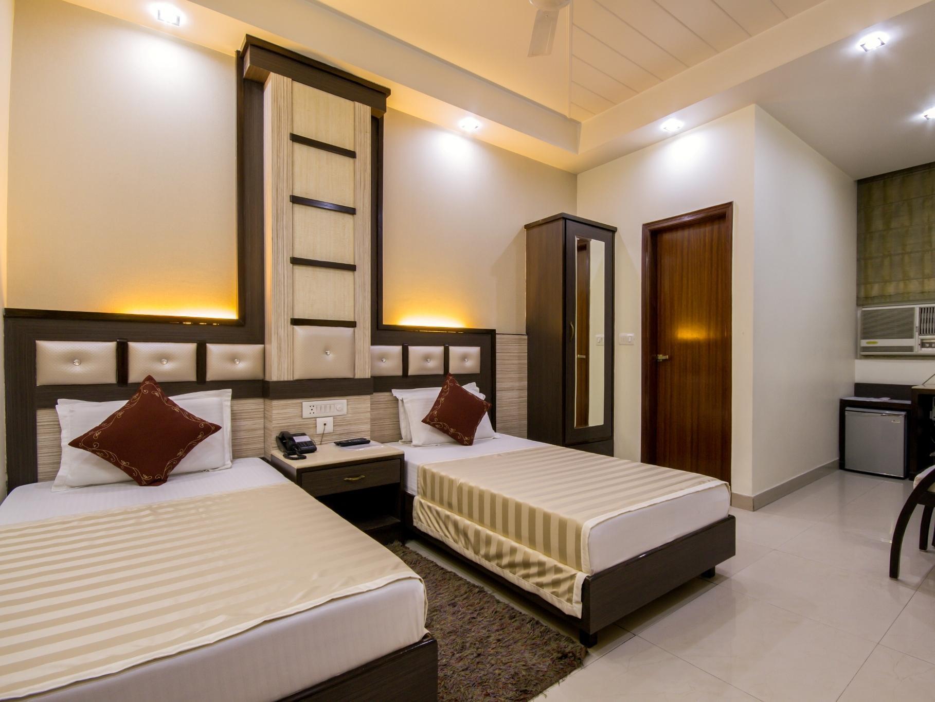 Hotel Aster Inn New Delhi Exterior photo