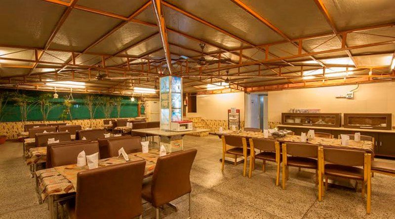 Hotel Aster Inn New Delhi Exterior photo