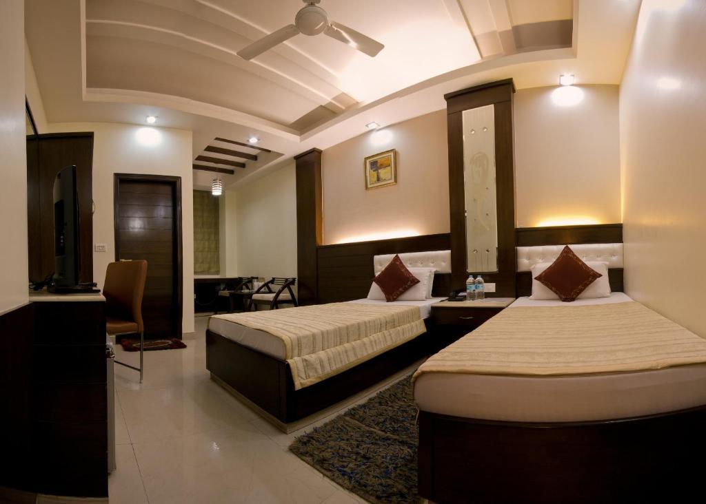 Hotel Aster Inn New Delhi Exterior photo
