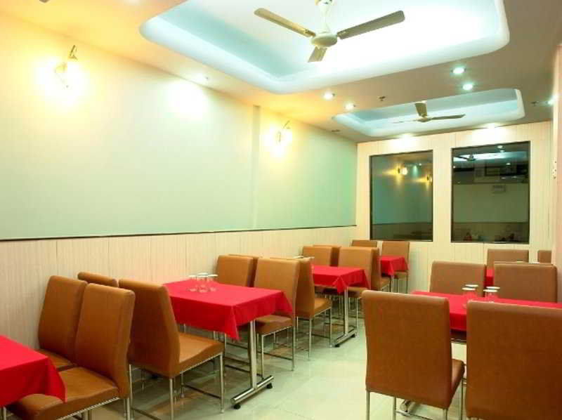 Hotel Aster Inn New Delhi Exterior photo