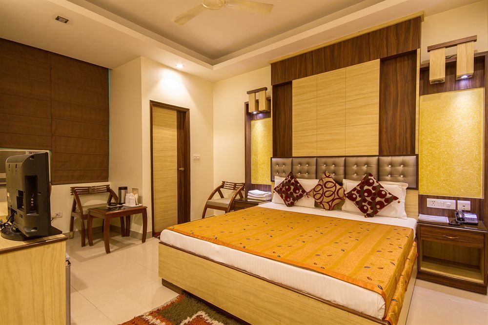 Hotel Aster Inn New Delhi Exterior photo