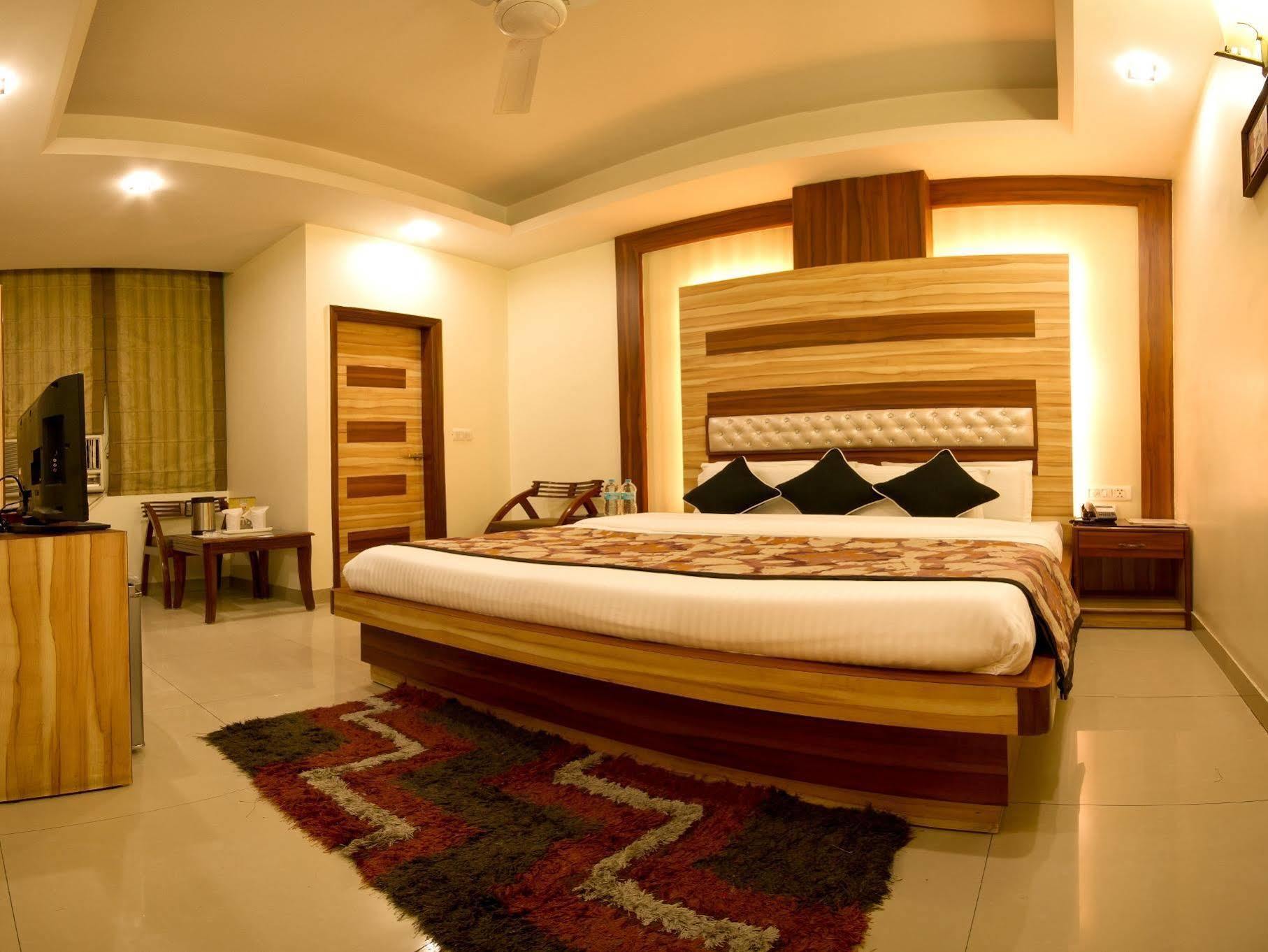 Hotel Aster Inn New Delhi Exterior photo