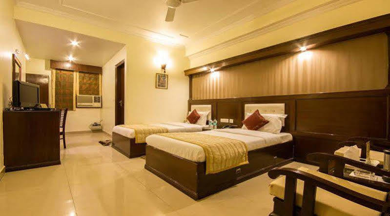 Hotel Aster Inn New Delhi Exterior photo