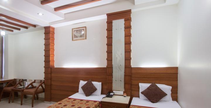 Hotel Aster Inn New Delhi Exterior photo