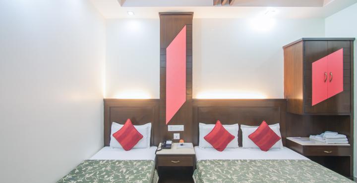 Hotel Aster Inn New Delhi Exterior photo